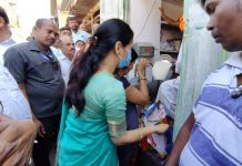 डॉ. भारती पवार यांनी वडनेर भैरव येथे रेशन दुकानात भेट