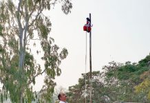 मनमाड शाखा एन डी सि बॅंकेत 26 जानेवारी प्रजासत्ताक दिनाच्या निमित्ताने बाळासाहेबांची शिवसेना शहरप्रमुख मयूर बोरसे यांच्या हस्ते झेंडावंदन संपन्न