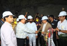 मुख्यमंत्री एकनाथ शिंदे यांनी झालेल्या ब्लास्टनंतर प्रत्यक्ष जाऊन या बोगद्यातील कामाची पाहणी केली