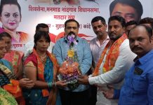 मनमाड काँग्रेसचे माजी नगरसेवक मिलिंद उबाळे यांचा आपल्या शेकडो कार्यकर्त्यांसह शिवसेनेत जाहीर प्रवेश