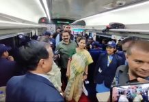 केंद्रीय आरोग्य राज्यमंत्री डॉ. भारती पवार, आमदार सुहास आण्णा कांदे व असंख्य नागरिकांच्या उपस्थित जल्लोषात स्वागत