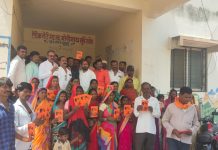 नवसारी व पानेवाडी येथील आदिवासी कुटुंबियांना घरपोच रेशन कार्ड चे वाटप