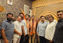 ठाकरे गटाचे युवासेना उप तालुका प्रमुख यांचा शिंदे गटात प्रवेश