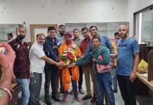 MPSC परीक्षेत भारतात 47 क्रमांकावर उत्तीर्ण झालेल्या श्री सागर साहेबराव जाधव रा.वडगांव याचा मनमाड शहर शिवसेना तर्फे सत्कार