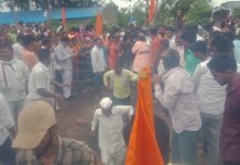 कलियुगातील अद्भुत द्रुश्य,रखरखत्या लालबुंद विस्तवावरुन चालत जाण्याची रहाडयात्रा हनुमान टाकळी येथे संपन्न