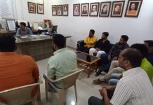 विद्यार्थ्यांना येणाऱ्या विविध अडचणी वर उपाययोजना करणे बाबत मनमाड शहर शिवसेनेचे म. गांधी महाविद्यालयास निवेदन