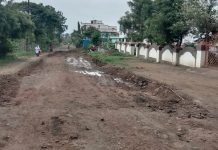 पावसाळ्यात रस्ता बनविण्याचा कॉन्ट्रॅक्टरचा निर्धार व नागरिकांना रस्ता बंद करून दिला जातो नाहक त्रास