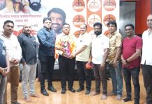 मनमाड नगरपरिषदेचे मुख्य अधिकारी पदाचा कार्यभार स्वीकारल्याबद्दल श्री.शेषराव चौधरी यांचा युवासेना जिल्हाप्रमुख फरहान (दादा) खान यांच्या हस्ते सत्कार