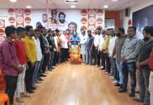 मनमाड शिवसेना संपर्क कार्यालयात पुण्यश्लोक अहिल्याबाई होळकर पुण्यतिथी निमित्त अभिवादन