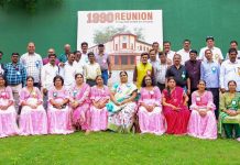 33 वर्षांच्या अंतरानंतर, सेंट झेवियर्स हायस्कूलची 1990 इयत्ता दहावीची तुकडी 27 ऑगस्ट 2023 रोजी एका मनस्वी स्नेहास्मेलन