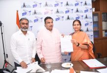 केंद्रीय मंत्री नितीन गडकरी यांच्याकडे जिल्ह्यातील महत्त्वाच्या दळणवळण व्यवस्था बाबत भेट: डॅा. भारती पवार