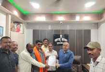 मनमाड शहरात बेकायदेशीर फटाका विक्री करणाऱ्या लोकांवर कायदेशीर कारवाई करण्यात यावी-मनमाड शहर फटाका व्यापारी संघटनेचे निवेदन