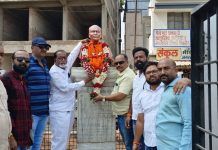 क्रांतिवीर वसंतराव नाईक यांच्या जयंतीनिमित्त पुतळ्याला पुष्पहार हार अर्पण करून अभिवादन