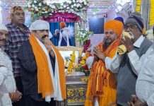 आमदार सुहास आण्णा कांदे व शिवसेना पदाधिकारी यांनी आज मनमाड गुरुद्वारा येथे भेट