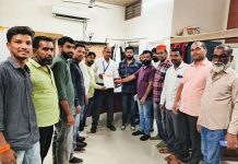 आमदार सुहास (आण्णा)कांदे यांच्या मार्गदर्शनाखाली मनमाड शहर युवासेनेच्या वतीने मनमाड रेल्वे स्टेशन प्रबंधक नरेंद्रजी यादव साहेब यांना निवेदन देण्यात आले