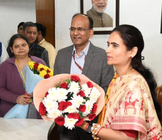केंद्रीय आरोग्य राज्यमंत्री डॉ भारती पवार यांनी आज जनजाती कार्यमंत्री पदाचा मंत्रालयात राज्यमंत्री म्हणून पदभार स्वीकारला