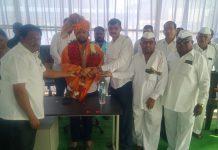 खा, डॉ, सुजयदादा विखे व आमदार मोनिकाताई राजळे यांच्या हस्ते पाडळीत सर्वांना साखर व डाळीचे वाटप