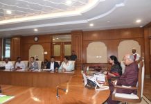 महाराष्ट्राचे माननीय राज्यपाल श्री रमेश बैस जी यांच्या अध्यक्षतेखाली व केंद्रीय आरोग्य व कुटुंब कल्याण आणि आदिवासी विकास राज्यमंत्री डॉ भारती पवार यांच्या उपस्थितीत आदिवासी विकास विभागाची आढावा बैठक