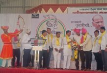 प्रतापराव ढाकणे यांनी तुतारी वाजवत शेवगाव पाथर्डी तालुक्यातील अनेक कार्यकर्त्यांचा राष्ट्रवादी काँग्रेसमध्ये प्रवेश करुन भाजपला खिंडार