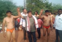 जवखेडेच्या कान्होबा यात्रेत थेट कुस्तीच्या फडातून प्रतापराव ढाकणे यांचे राजकीय डावपेच