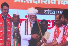 प्रधानमंत्री नरेंद्र मोदी यांची इंडिया आघाडीवर जोरदार टीका, अहमदनगर मध्ये आरक्षण हटवन्यावर जोर, तर बीडमध्ये संविधान बदलन्याच्या चर्चेवर भर