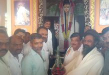 दिल्लीला जाण्याआधी या मतदाराला लंकेजी भेटून जा” जनतेची आर्त हाक! मढीच्या दत्त आश्रमात, टाकळीतील हनुमान मंदिरात आणि कासार पिंपळगावातील भगत वस्तीत खासदार लंकेचे जोरदार स्वागत!