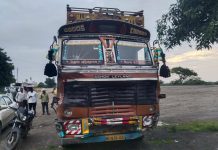 पांढरीच्या पुलावर सहा वाहनांना चिरडणारा ट्रक पोलिसांनी रंगेहाथ पकडला, सोनई पोलिसांची कामगिरी