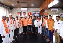 विधानसभा निवडणुकीच्या तोंडावर शिवसेनेचे (उबाठा ) तालुका समन्व्यक संतोष लहिरे व शिवसैनिकांनी आमदार सुहास कांदे यांच्या नेतृत्वावर विश्वास टाकत शिवसेनेत (शिंदे गट ) जाहीर प्रवेश केल्याने राजकीय वर्तुळात खळबळ