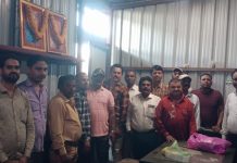 मनमाड वर्कशॉपमध्ये रिव्हेटिंग शेक्शन मध्ये डॉ बाबासाहेब आंबेडकर यांच्या ६८व्या महापरिनिर्वाण दिनानिमित्त अभिवादन