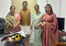 विधान परिषदेचे नवनिर्वाचित सभापती ना.राम शिंदे यांचा हॅट्ट्रिक आमदार राजळे यांच्या कडून जिल्ह्याच्या वतीने सन्मान