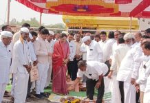 बर्डे-आव्हाड यांनी तोट्यात असलेली मार्केट कमिटी हळूहळू चांगलीच नफ्यात आणलेली आहे, तिसगावातील नविन भुईकाट्याच्या भुमीपुजन प्रसंगी आमदार मोनिकाताई राजळे यांची ग्वाही