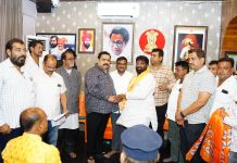 उबाठा गटाचे जिल्हा संघटक तसेच अनेक पदाधिकाऱ्यांचा शिवसेना पक्षात जाहीर प्रवेश
