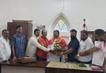 आमदार सुहास(आण्णा) कांदे यांच्या माध्यमातून शिवसेना मनमाड शहर तर्फे शिवसेना पदाधिकारी यांच्या हस्ते फादर प्रवीणकुमार घुले यांचा संत बाणबा चर्च येथे सत्कार