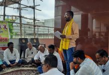 पश्चिम महाराष्ट्रातील नेत्यांनी धनगर समाज एसटी आरक्षणाचे वाटोळे केले बीड मधील धनगर समाज आरक्षण बैठकीतील सामान्य कार्यकर्त्यांचा सूर!