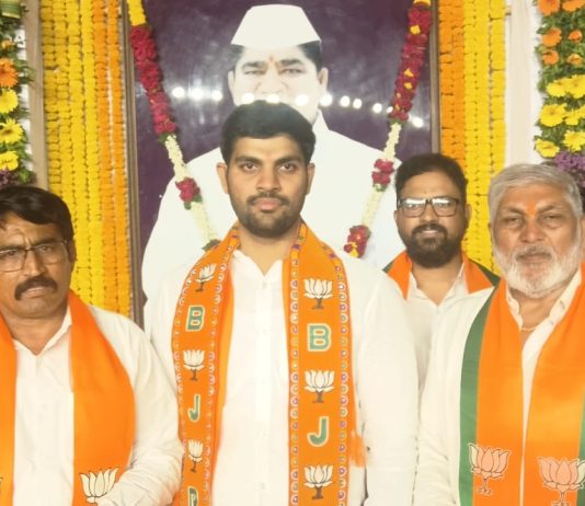 राहुरी विधानसभा पोट निवडणुकीत अपक्ष उमेदवार सुर्यभान उर्फ सुरेश दत्तात्रय लांबे यांचा भाजप उमेदवार अक्षय कर्डिले यांना जाहीर पाठिंबा!