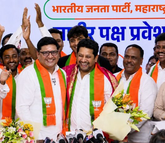 महाराष्ट्र विधान परिषदेसाठी भाजपच्या ११ जणांना पायघड्या टाकून उमेदवारीची खिरापत,नगर मधुन माजी मंत्री प्राजक्त तनपुरे,तर बीड-लातूर मधुन बसवराज पाटील, संभाजी नगर -जालना मधुन सुहास शिरसाट!